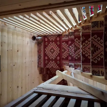 Vikendica Na Dlanu Sjenica